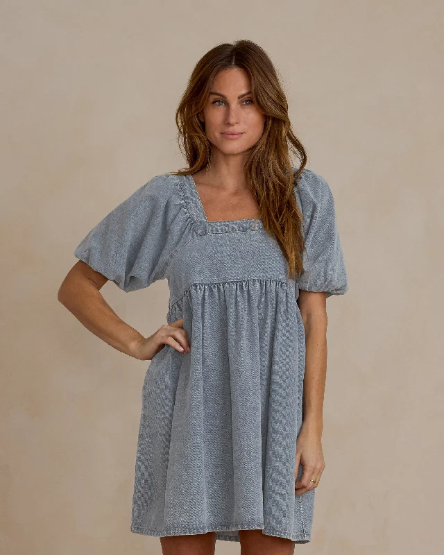 GRETTA BABYDOLL DRESS | LIGHT WASHED DENIM - RYLEE+CRU